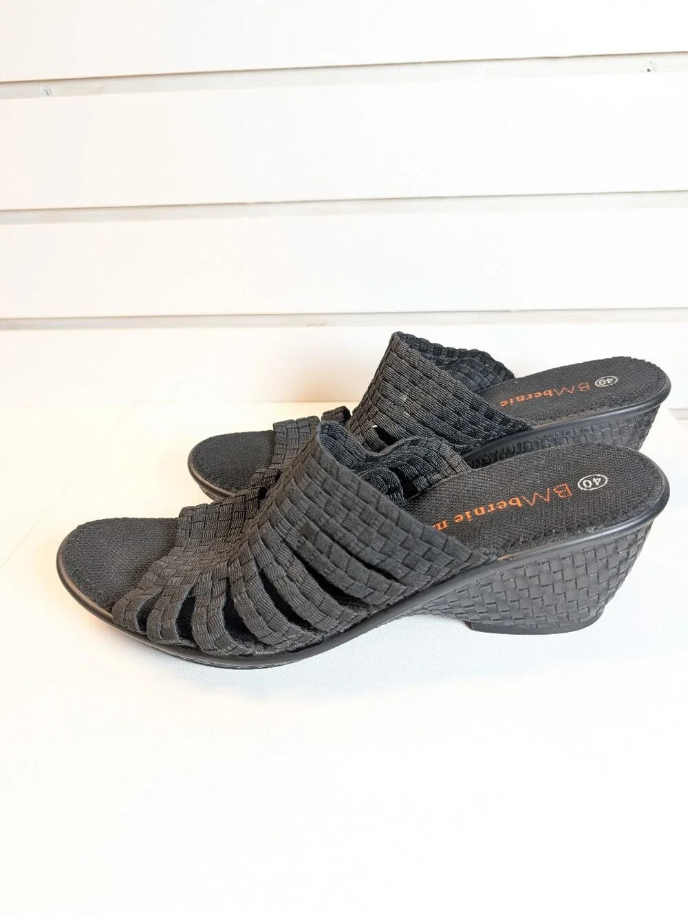 New Bernie Mev. Kent black stretch wedge size 40 10 US Like New